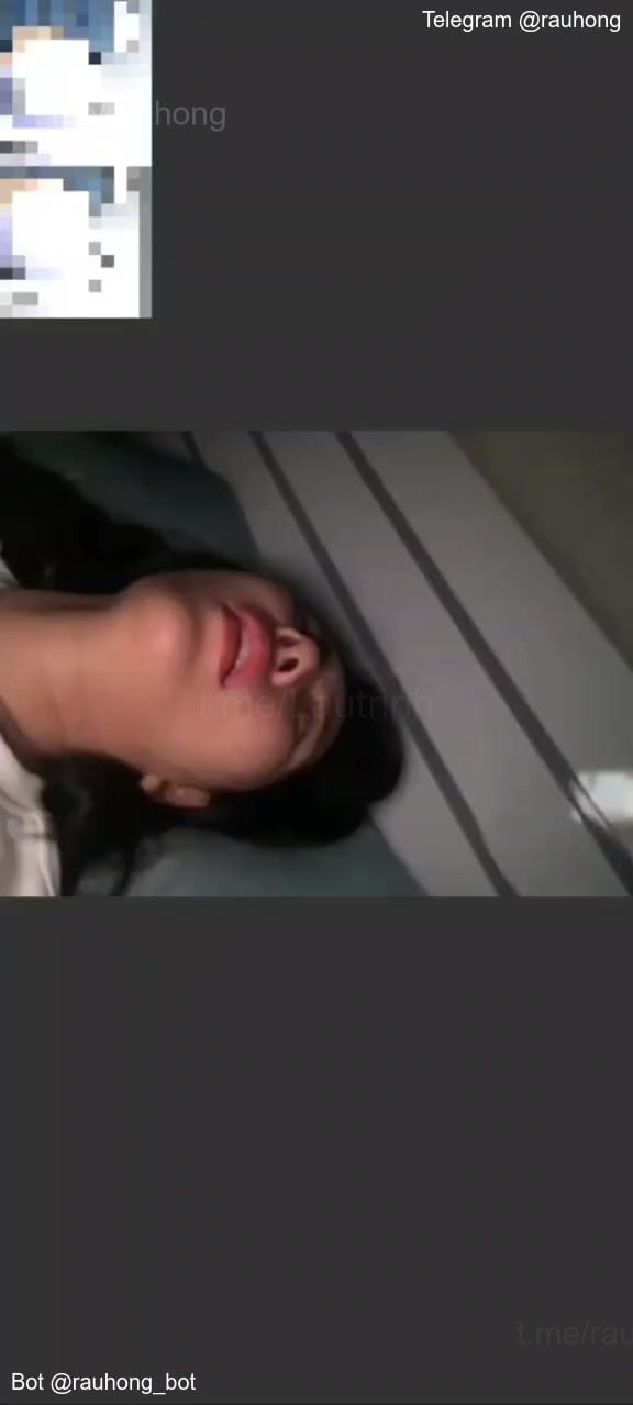 Call video với em teen VN dâm thèm cặc Tây trốn ck call móc cho th Tây nó xem p1